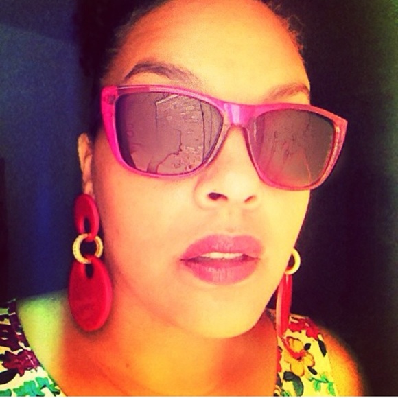 Meet your Posher, Dee Jewels - Picture 5 of 8